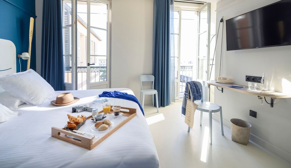 Hôtel L'Eautel Toulon Port Chambre Sun Deck avec accès rooftop et bassin 2