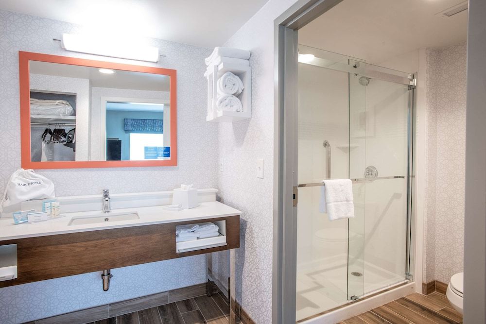 Suite, 2 Queen Beds, Accessible, Refrigerator (Bathtub)