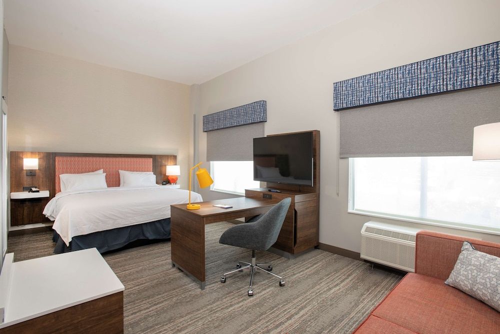 Studio, 1 King Bed, Non Smoking, Refrigerator & Microwave (Wet bar)