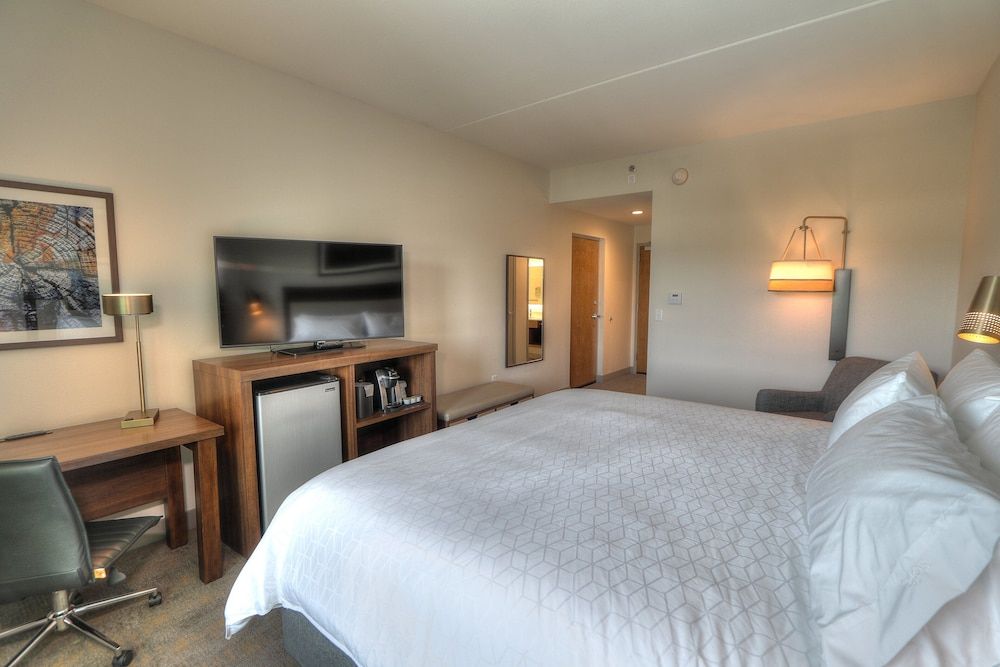 Premium Room, 1 King Bed, Balcony, River View (Top Floor)