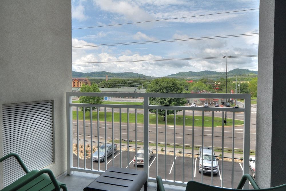 Suite, 1 King Bed, Mobility Accessible (Roll-In Shower)