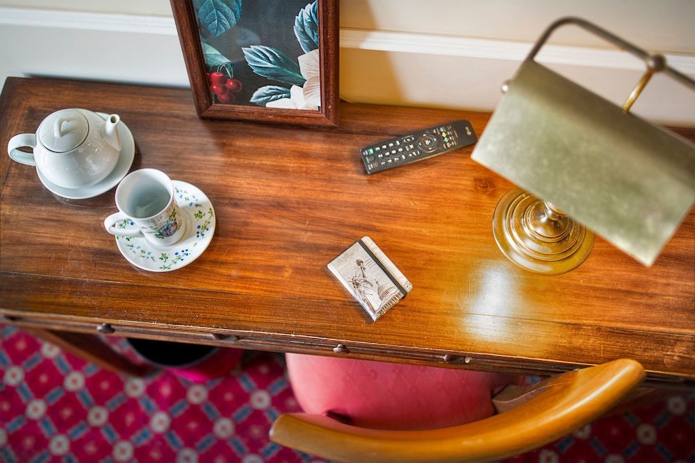 Colony Hotel Twin Room, 2 Twin Beds 14