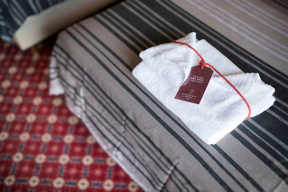 Colony Hotel Twin Room, 2 Twin Beds 11