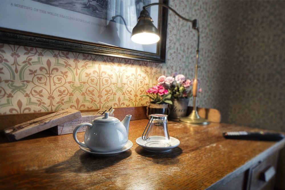 Colony Hotel Twin Room, 2 Twin Beds 13