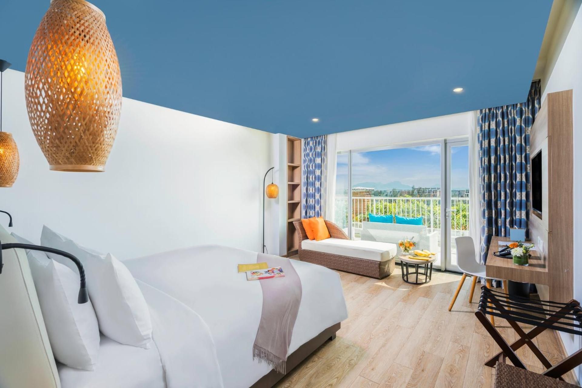 Deluxe King Garden View