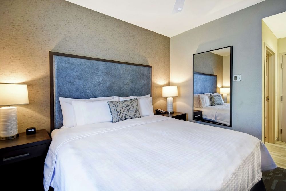 Studio, 1 King Bed, Accessible, Bathtub