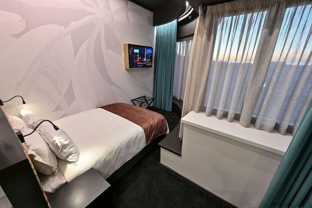 undefined Hotel Sky Cape Town 10