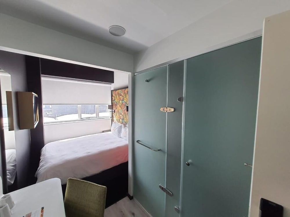 Hotel Sky Cape Town Double Room 4