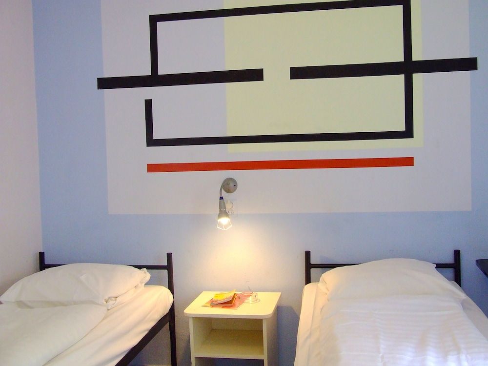 Basic Room, 2 Twin Beds, Private Bathroom