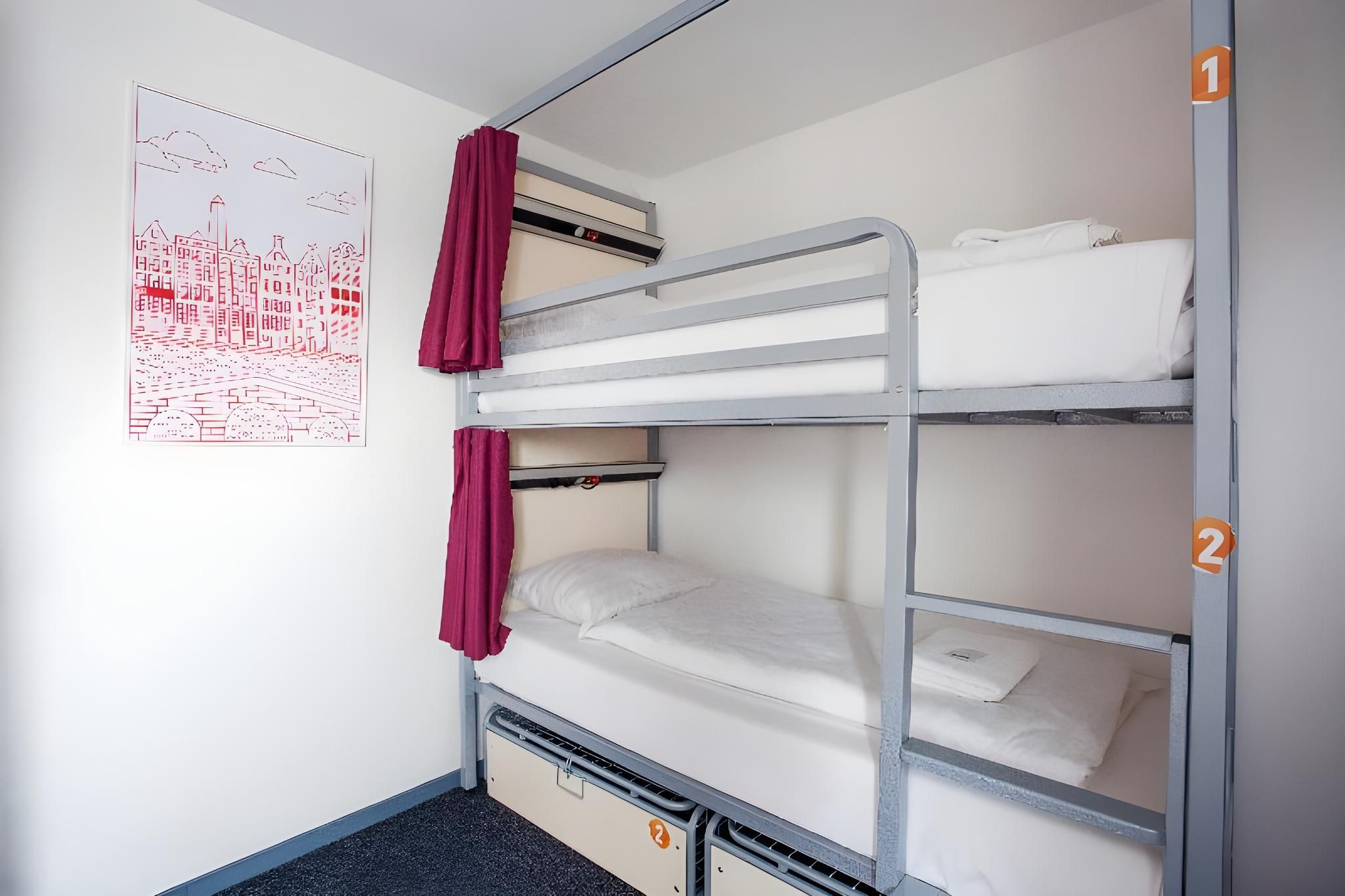 Bed in dormitory Bed in 6-Pod Dorm with Private Bathroom
