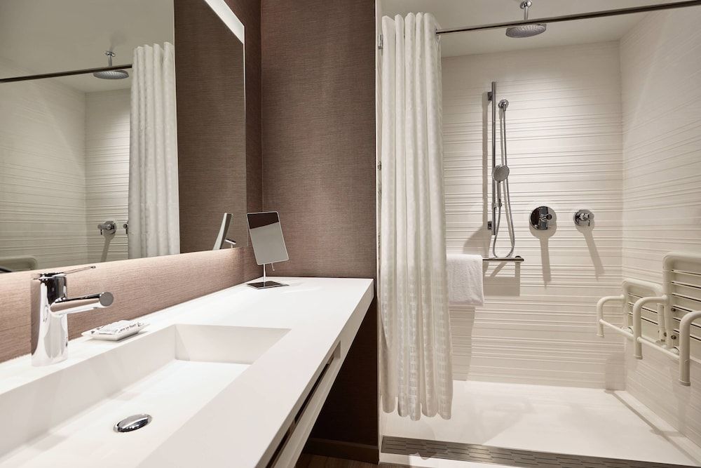 AC Hotel Atlanta Perimeter Standard Room, 2 Double Beds, Non Smoking 3