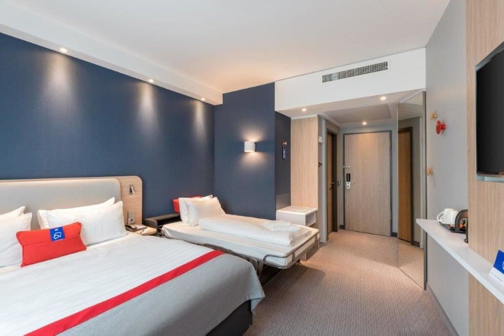 Room, 1 Queen Bed with Sofa bed