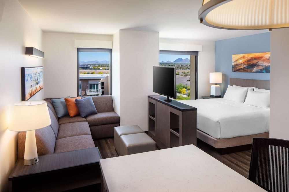 Studio Suite, 1 King Bed with Sofa bed, Kitchen (High Floor)