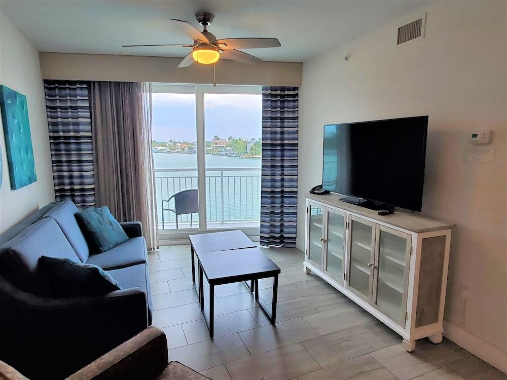 Provident Oceana Beachfront Suites Suite, 2 Bedrooms, 2 Bathrooms (Bay Front) 10