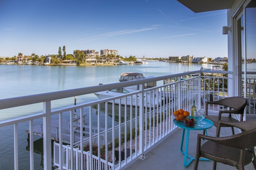 Provident Oceana Beachfront Suites Suite, 2 Bedrooms, 2 Bathrooms (Bay Front) 5