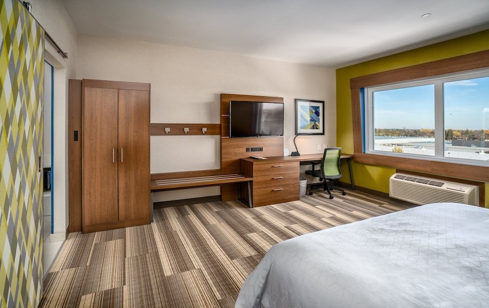 Standard Room, 1 King Bed, Accessible (Mobility)