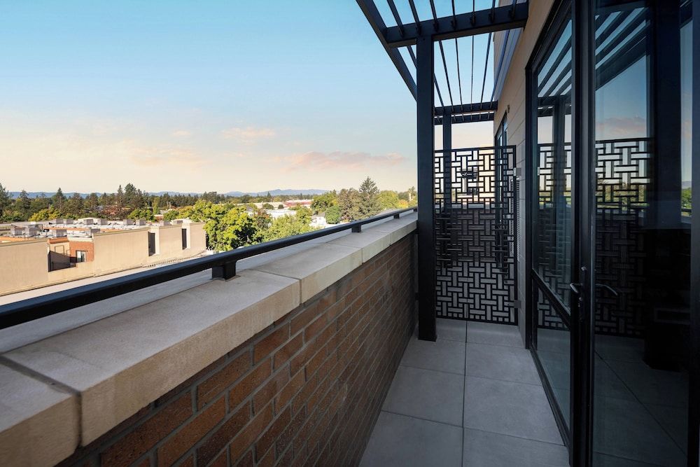Room, 2 Queen Beds, Courtyard View (Mobility/Hearing Accessible, Tub)