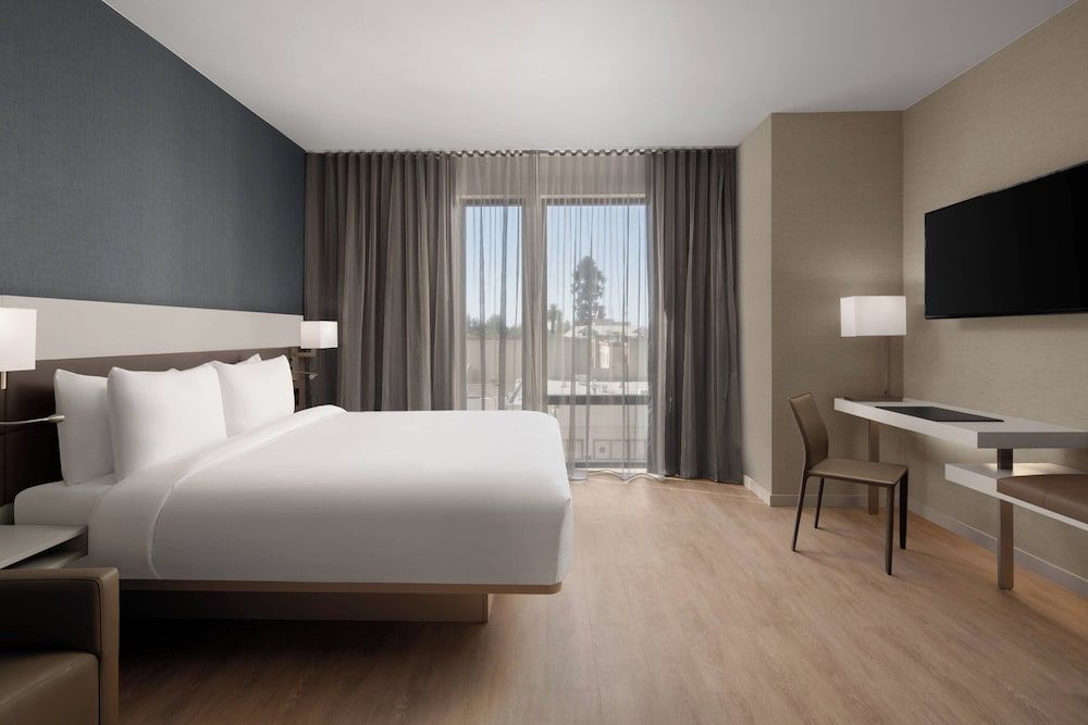 Room, 1 King Bed, Non Smoking