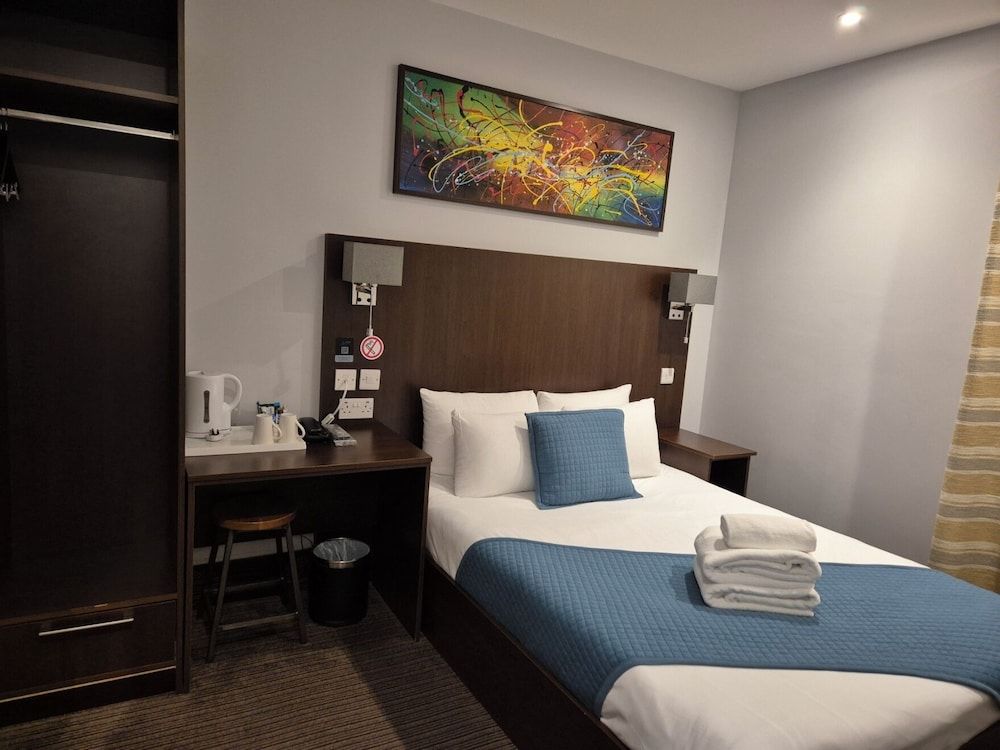 London City Airport Hotel Standard Room, 1 Double Bed 3