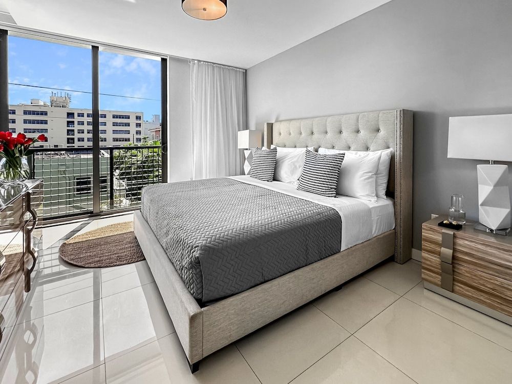 Bay Breeze Premium Apartments By Eskape Collection Urban - Two Bedroom Apartment w/Kitchen and Balcony