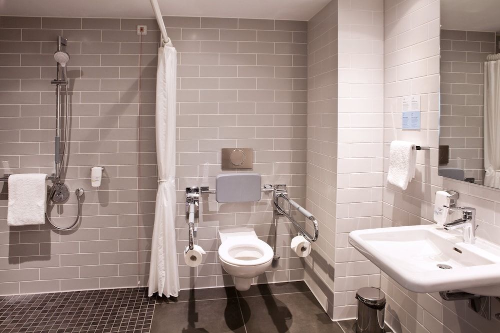 Room, 1 Twin Bed, Accessible (Roll-In Shower)
