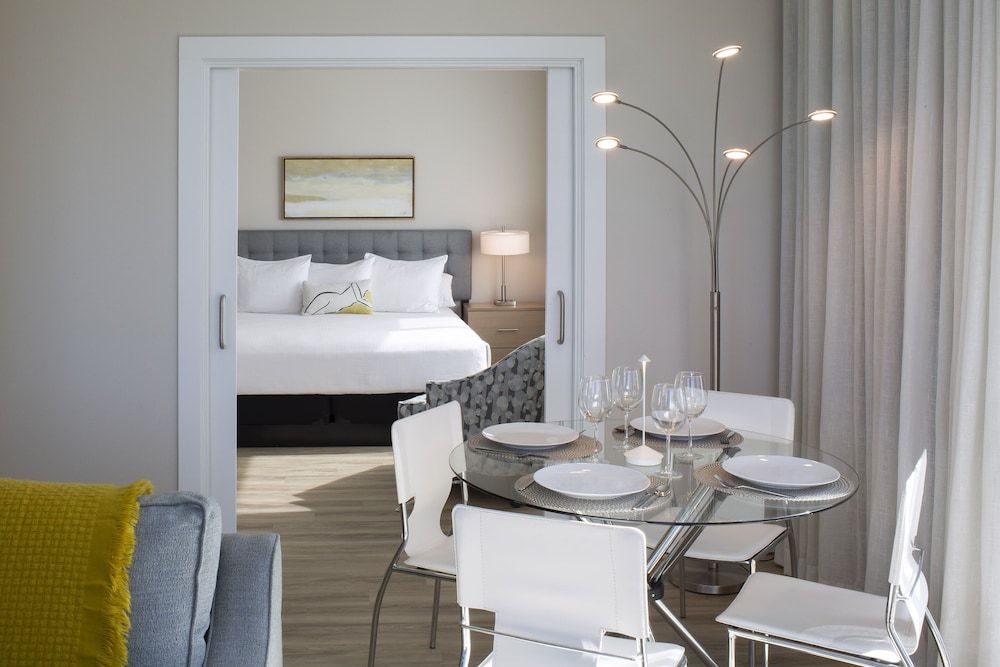 Signature Suite, 1 King Bed (Cityscape Corner Apartment Suite)