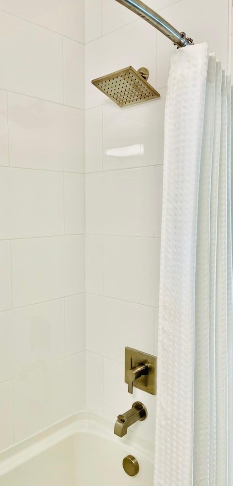 Standard Room, 1 Queen Bed (Classic Queen)