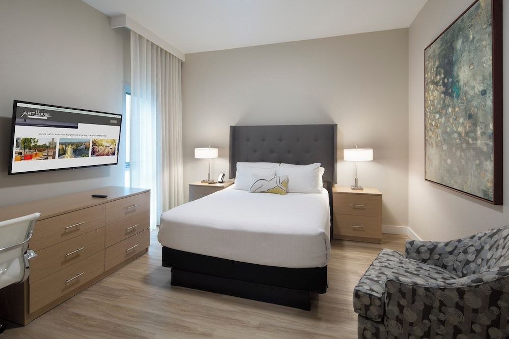 Standard Room, 1 Queen Bed (Classic Queen)