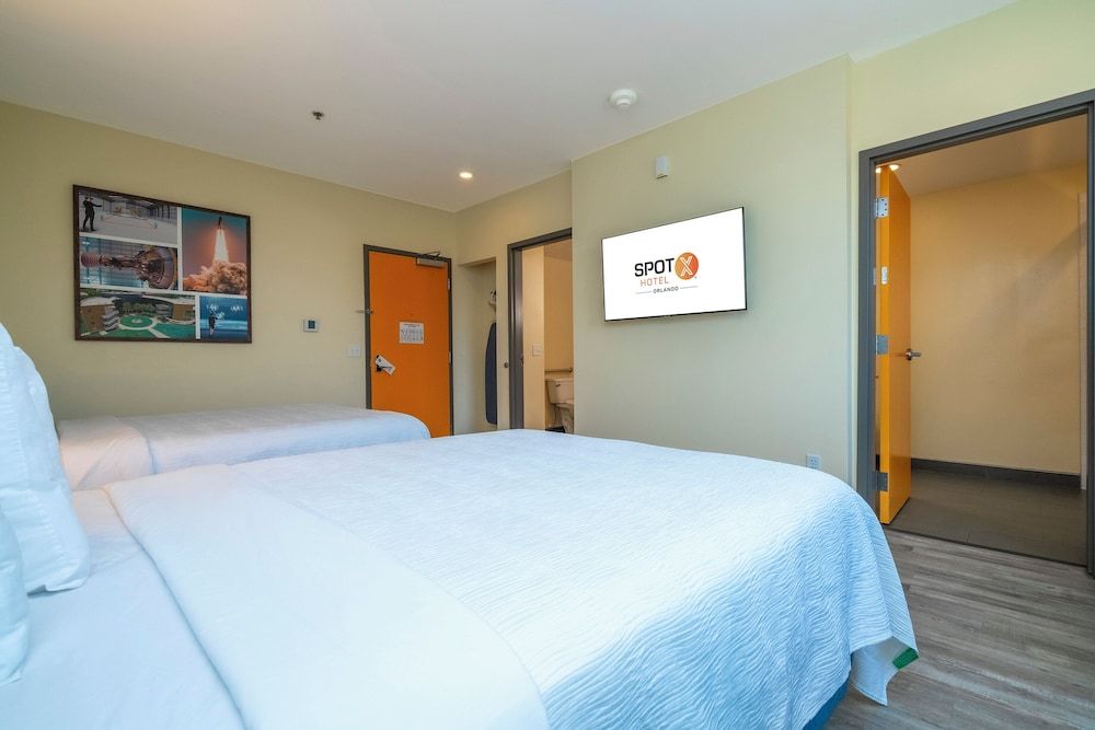 Business Room, 2 Queen Beds, Accessible (Smoke Free)