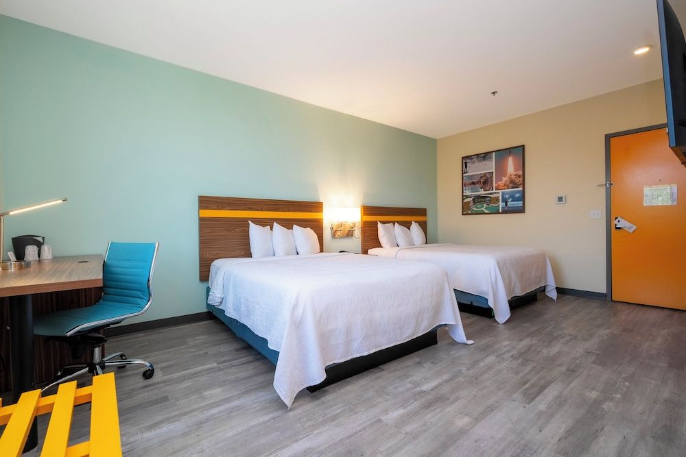 Business Room, 2 Queen Beds (Smoke Free)