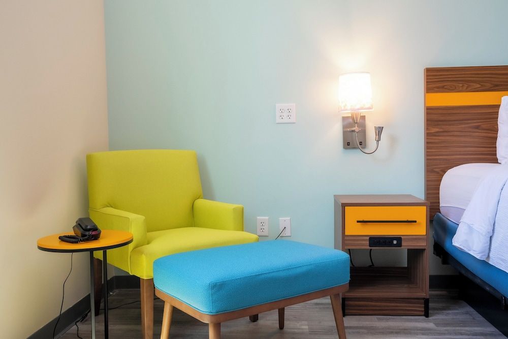 SPOT X Hotel Orlando/Intl Dr by The Red Collection Business Room, 1 King Bed (Smoke Free) 11