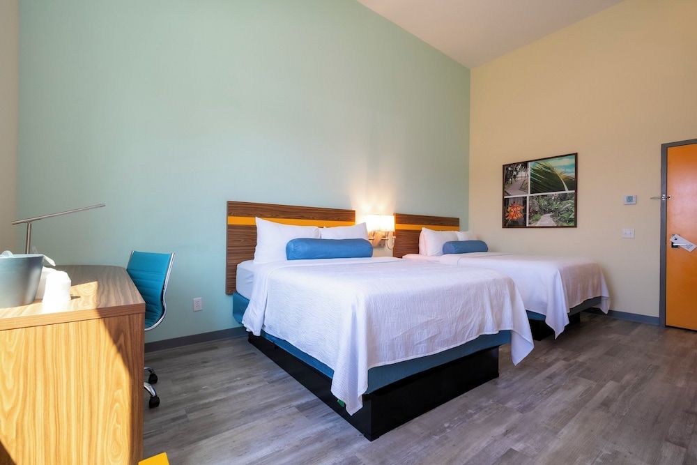Elite Room, 2 Queen Beds (Smoke Free)