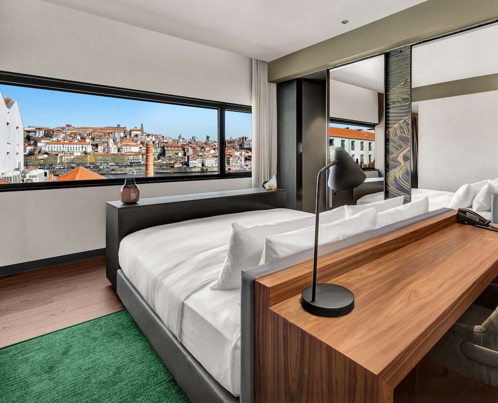 Suite, River View