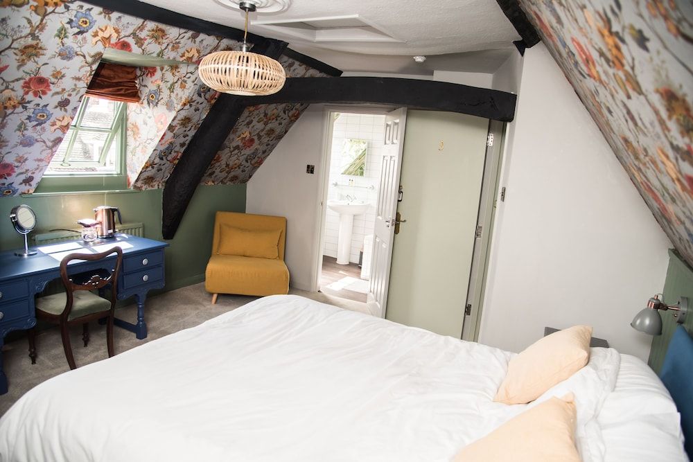 The Crown Suite, Ensuite