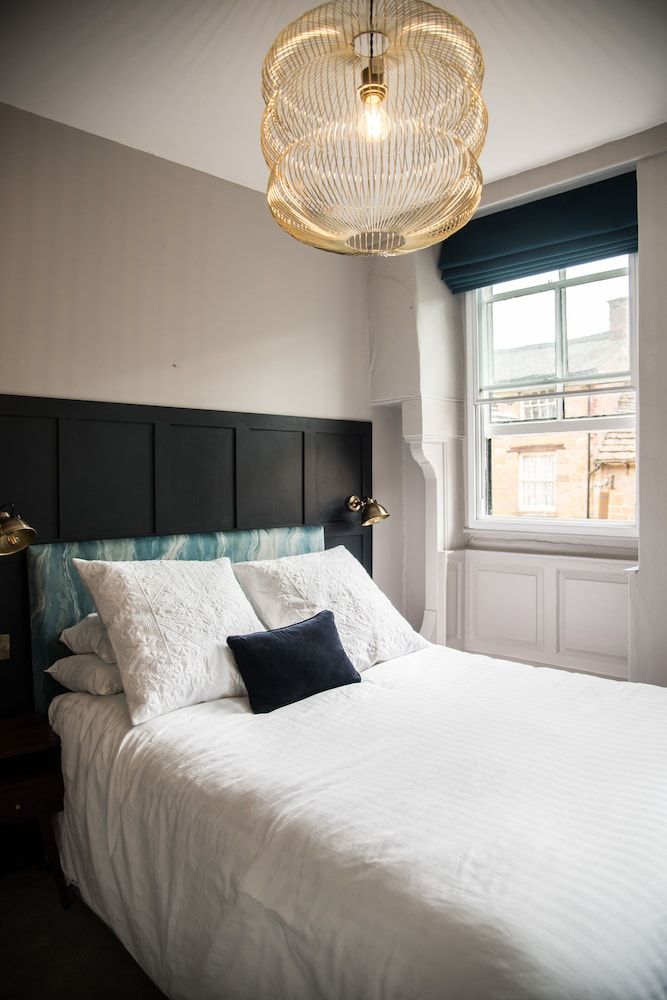 The Crown Double Room, Ensuite 2