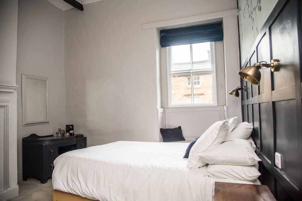 The Crown Double Room, Ensuite 3