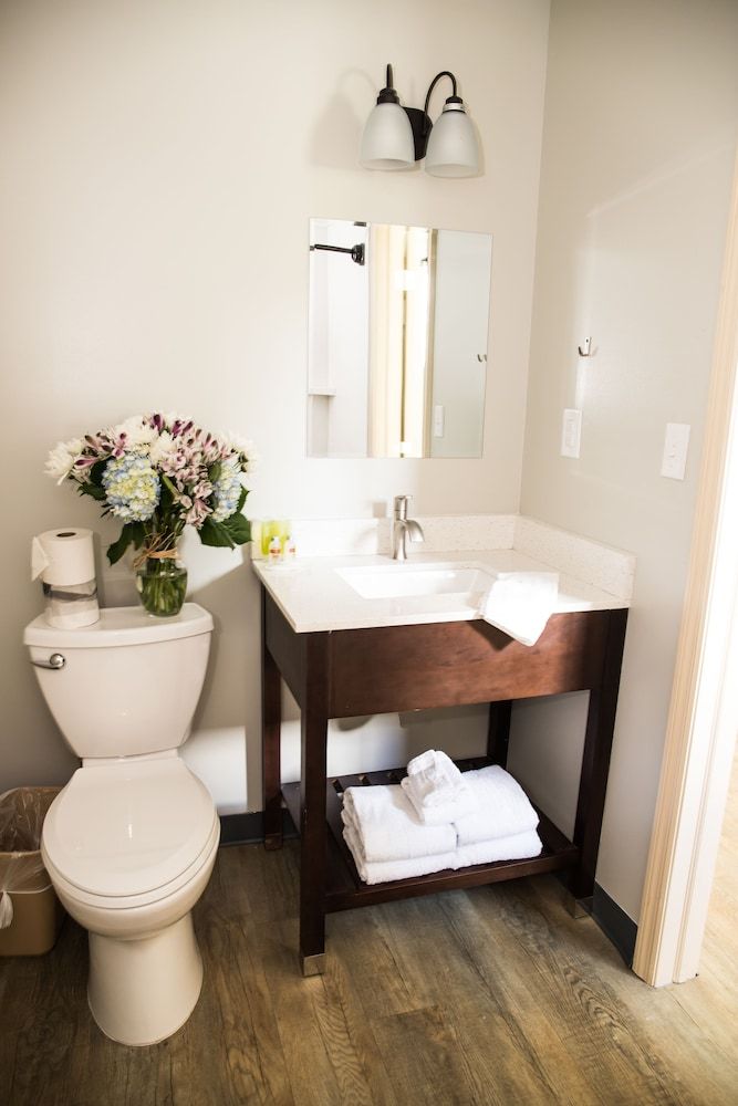 Crystal Inn Eatontown Standard Double Room, 2 Double Beds, Non Smoking 4