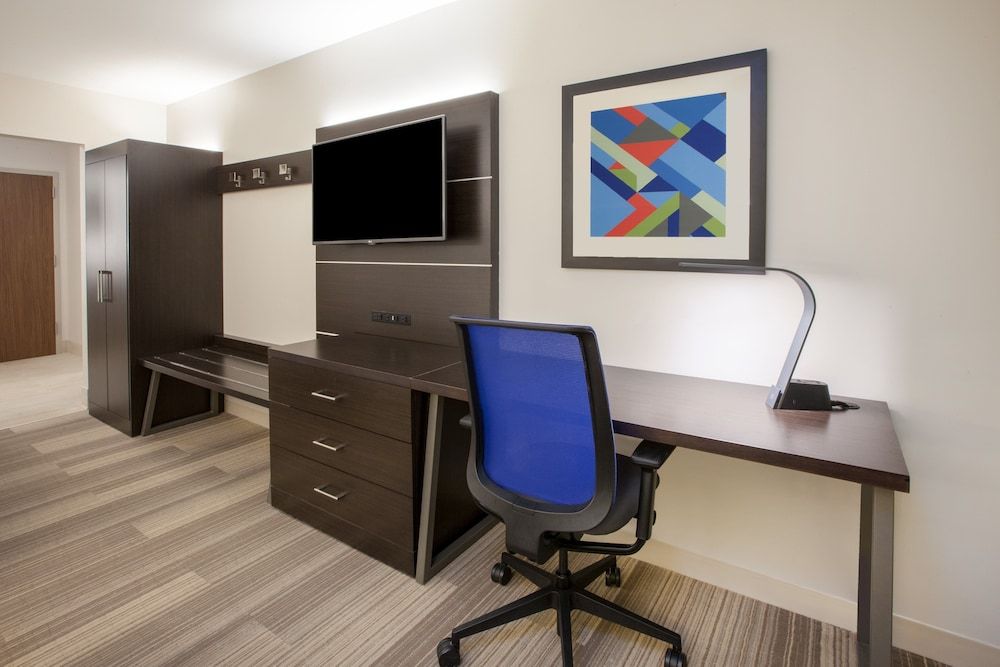 Suite, 2 Queen Beds, Accessible (Communications)