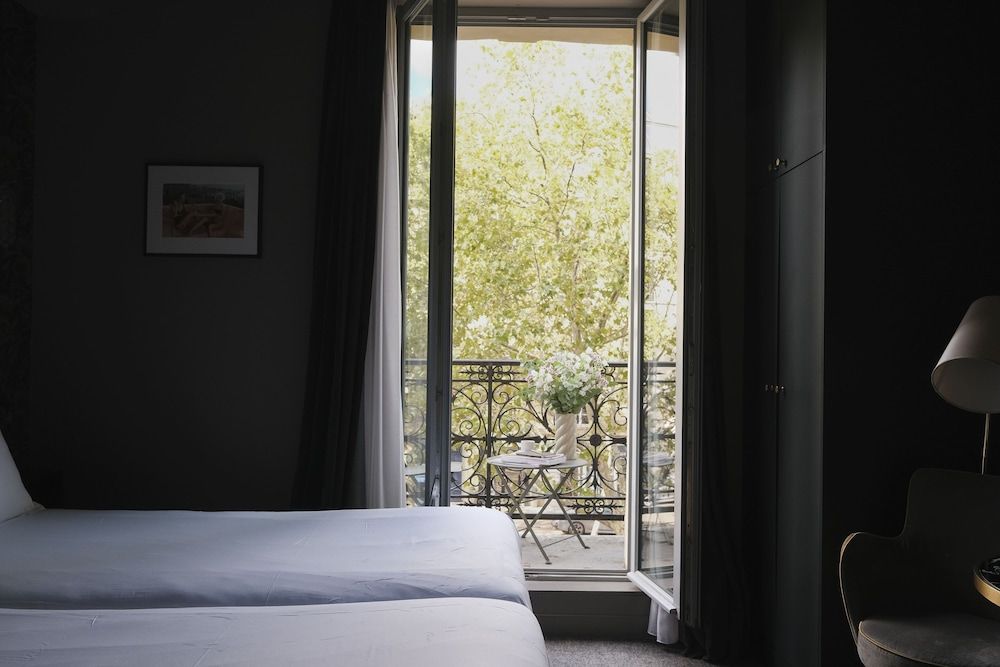 undefined Rayz Eiffel 4