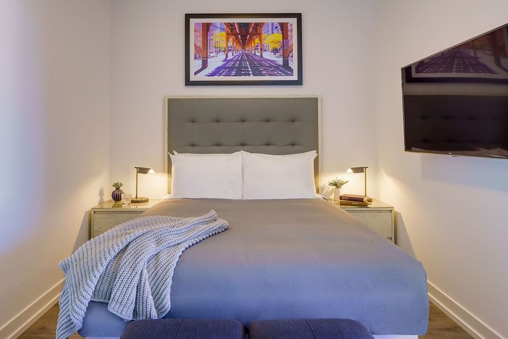 Level Chicago – Old Town Deluxe Room, 1 Queen Bed with Sofa bed, City View