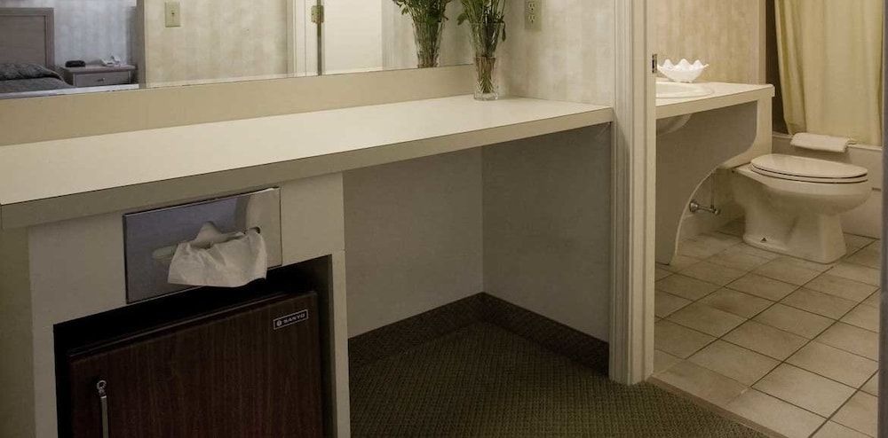 Winnapaug Inn Standard Room, 2 Double Beds 3