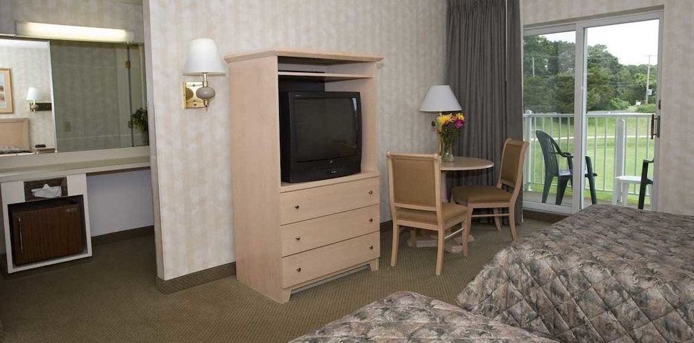 Winnapaug Inn Standard Room, 2 Double Beds 4