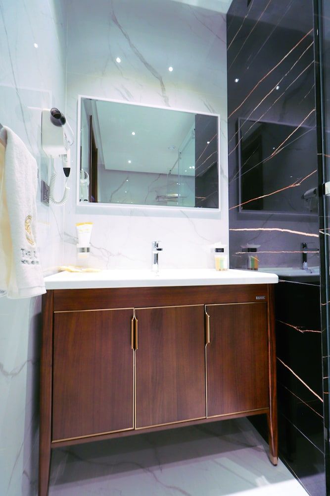 The Rumi Hotel & Residences Deluxe Twin Room 3