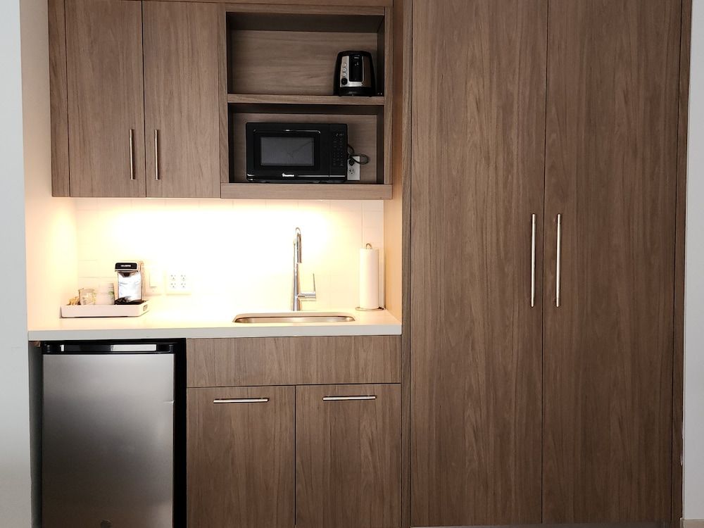 Element Denver International Airport Room, 1 King Bed, Non Smoking 6