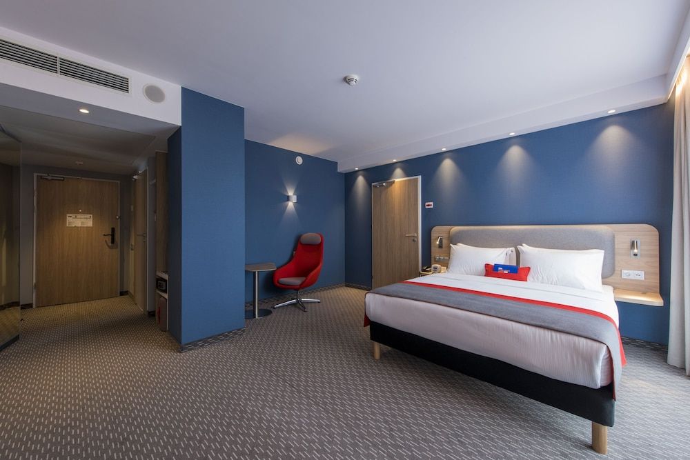 Holiday Inn Express Warsaw - Mokotow by IHG Standard Room, 1 Double Bed, Accessible Bathtub 3