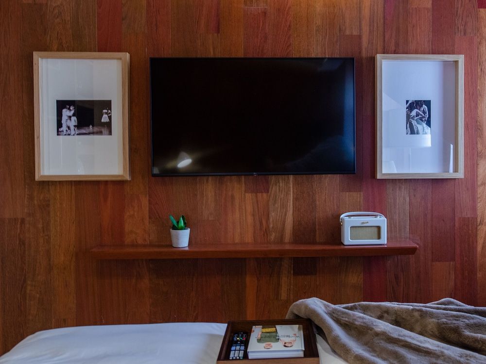 Browns Avenue Hotel Historical Standard Mansard Room 2