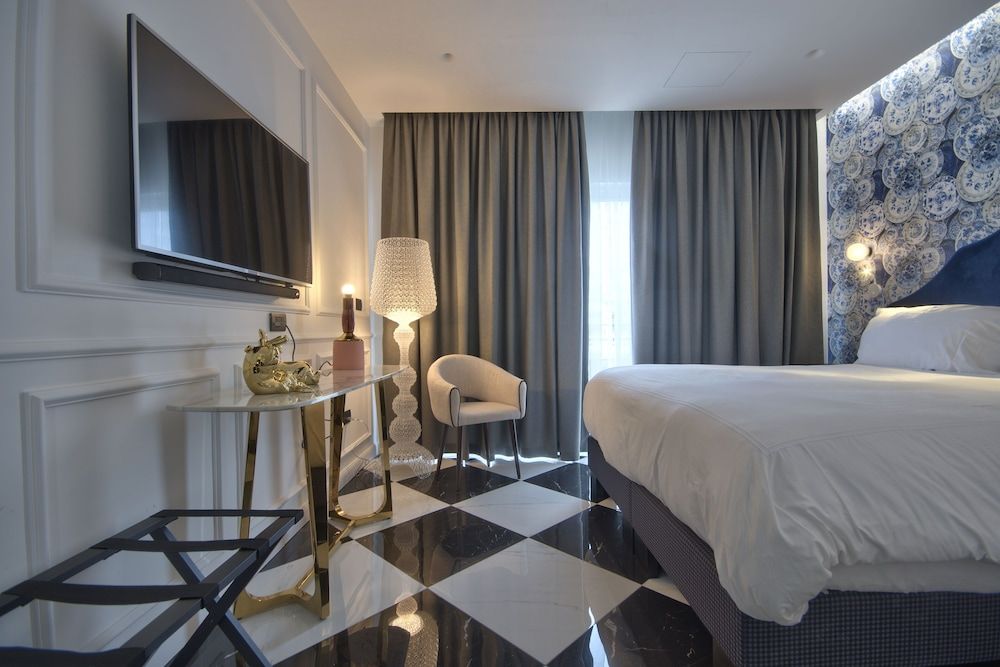 Executive Suite, Hot Tub, City View
