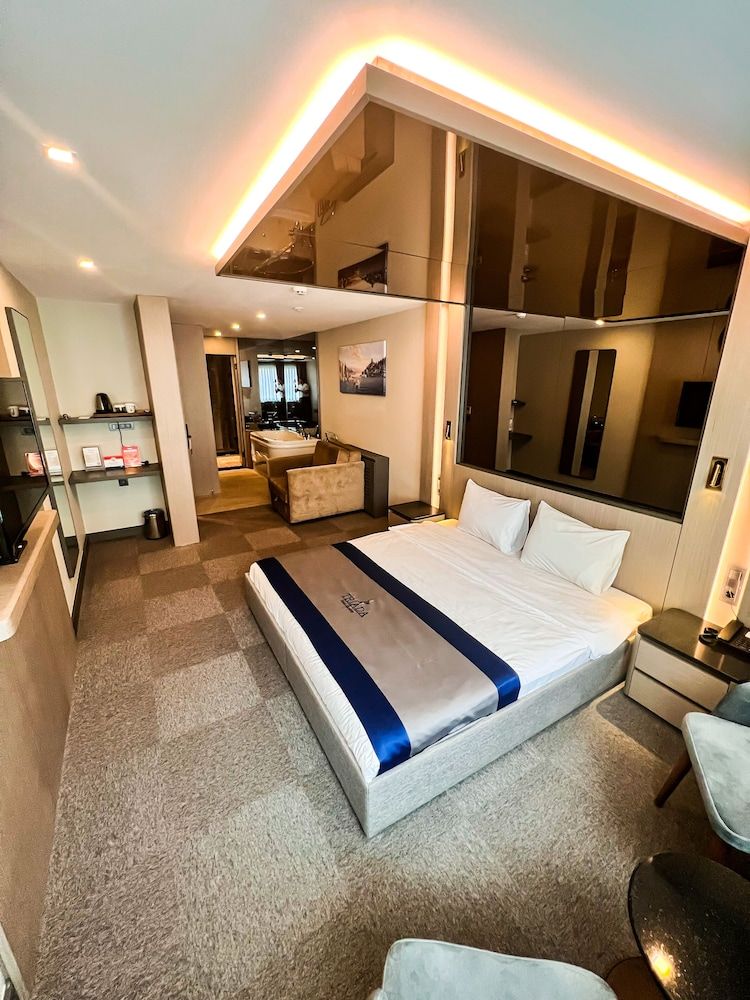 undefined Triada Hotel Karakoy 2