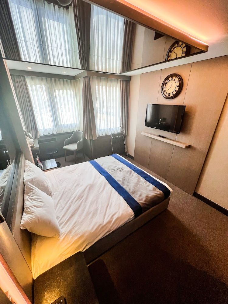 Triada Hotel Karakoy Superior Double Room, Annex Building 9