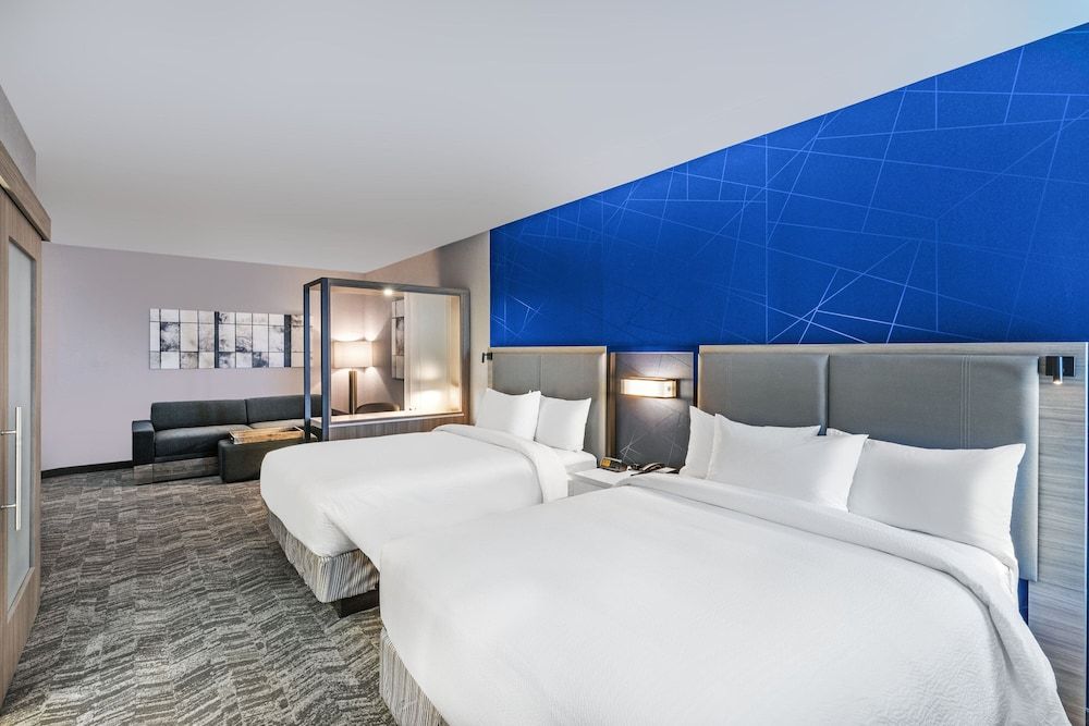 Suite, 2 Queen Beds (Mobility/Hearing Access, Roll-In Shwr)